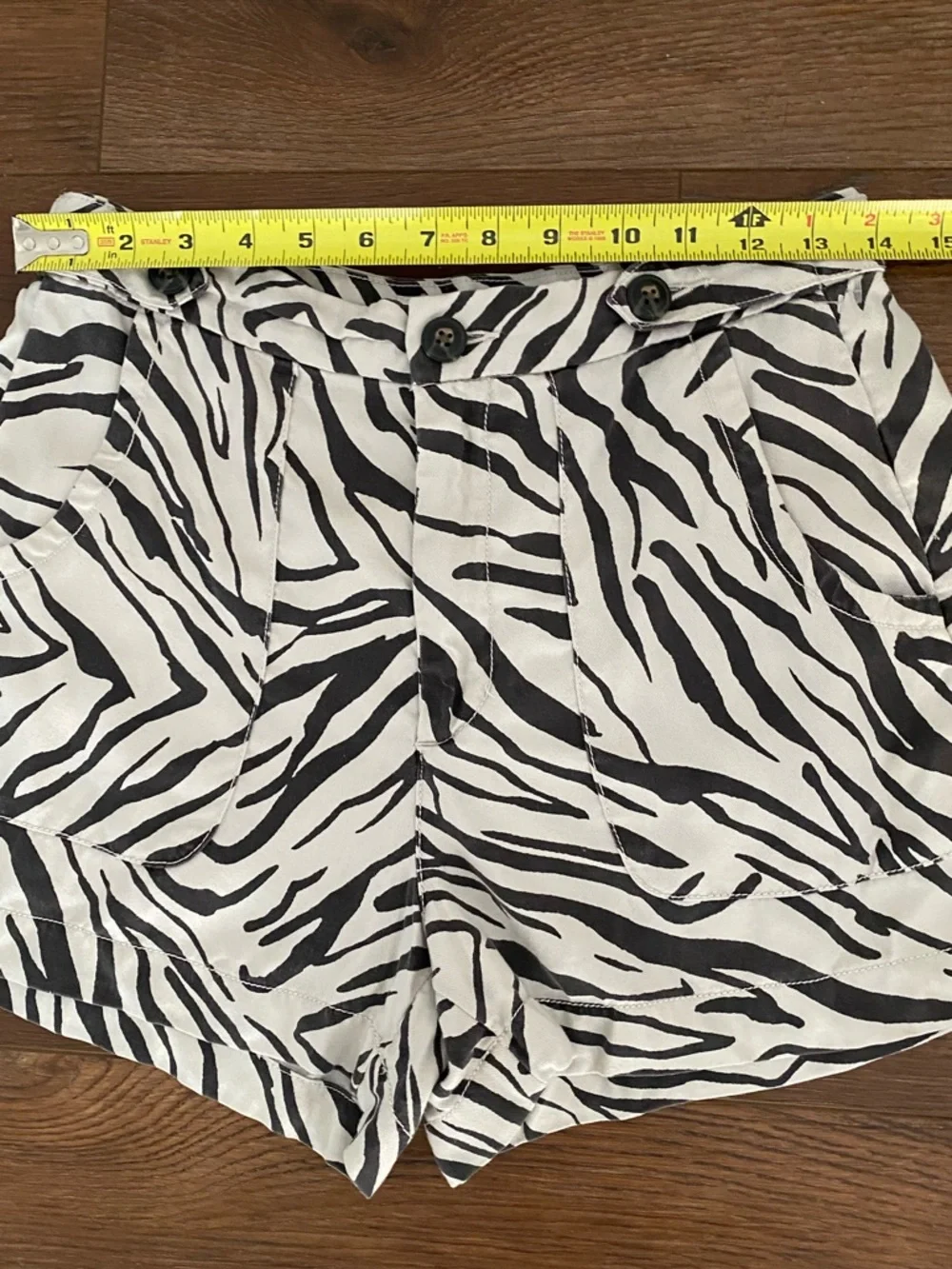 Cynthia Rowley Ivory & Brown 100% Lyocell Zebra Print Shorts Women’s Size 4 - Picture 6 of 14